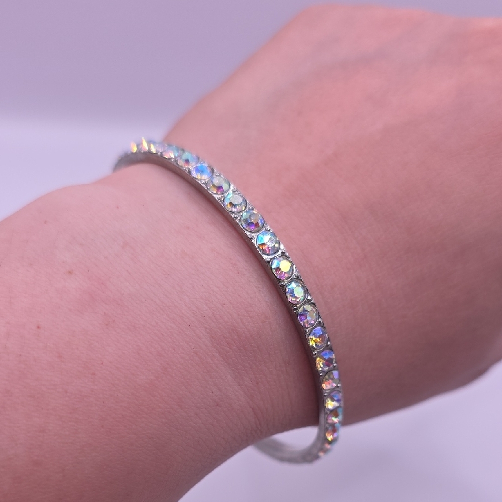 Elegant Silverton Bracelet with Iridescent Stones